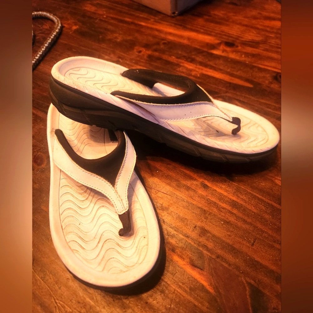 Athletic Works flip flops